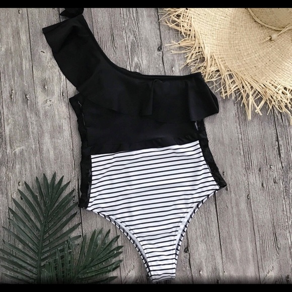 Other - ONLY 1 LEFT!!! 🛍 One-shoulder swimsuit